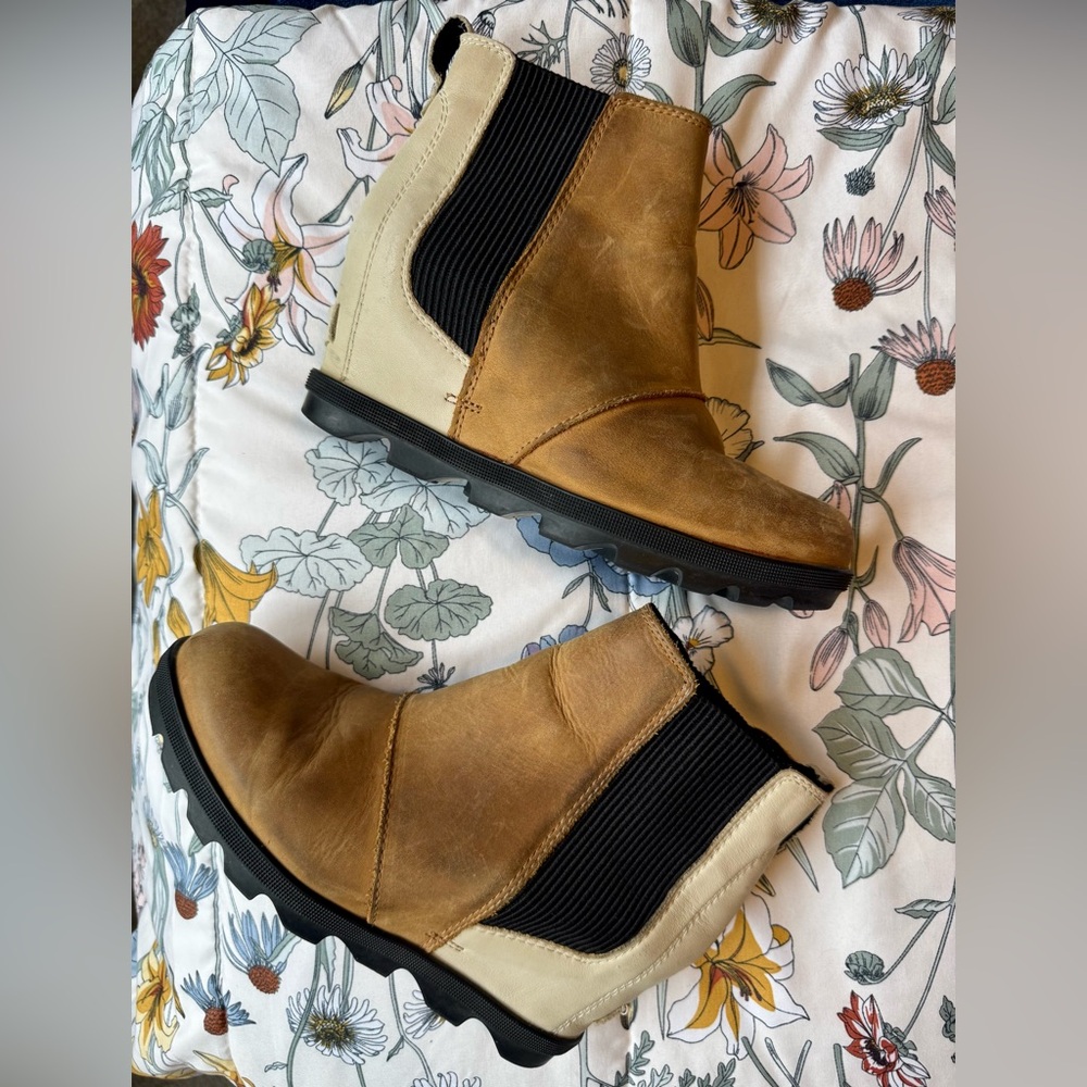 Sorel Joan of Arctic Chelsea Wedge II Camel Brown Size 8 Colorblock Boots - Picture 2 of 8